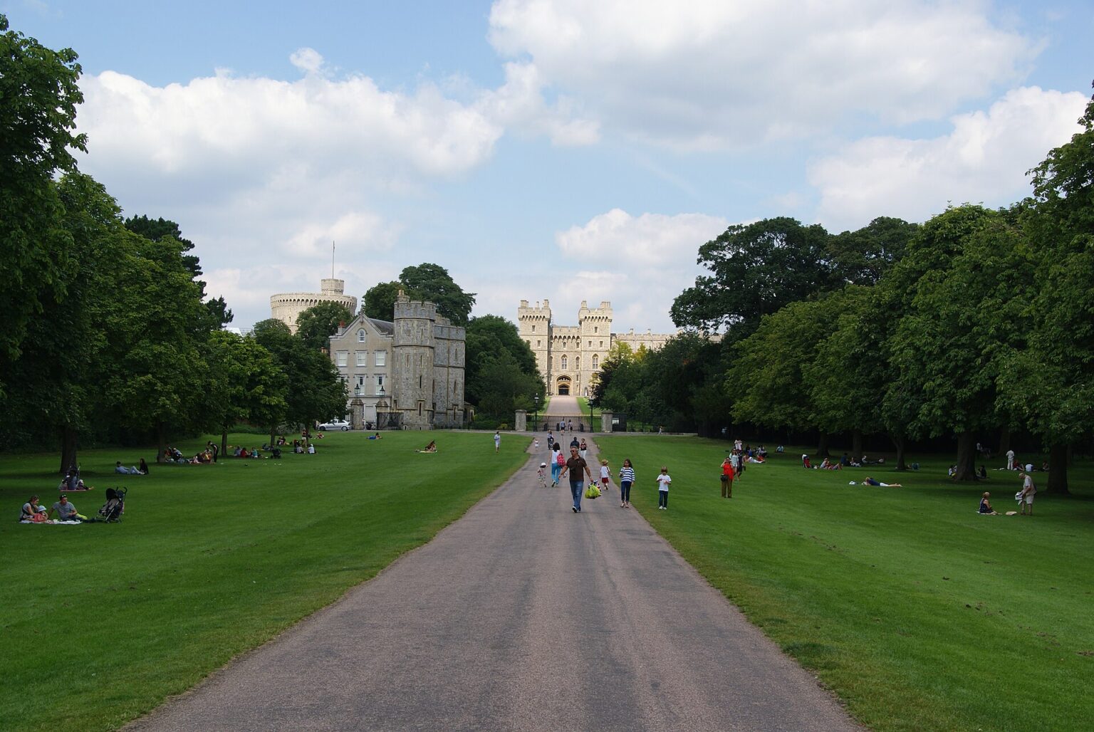Le Long Walk, l'allée bordée d'arbres qui mène au château de Windsor