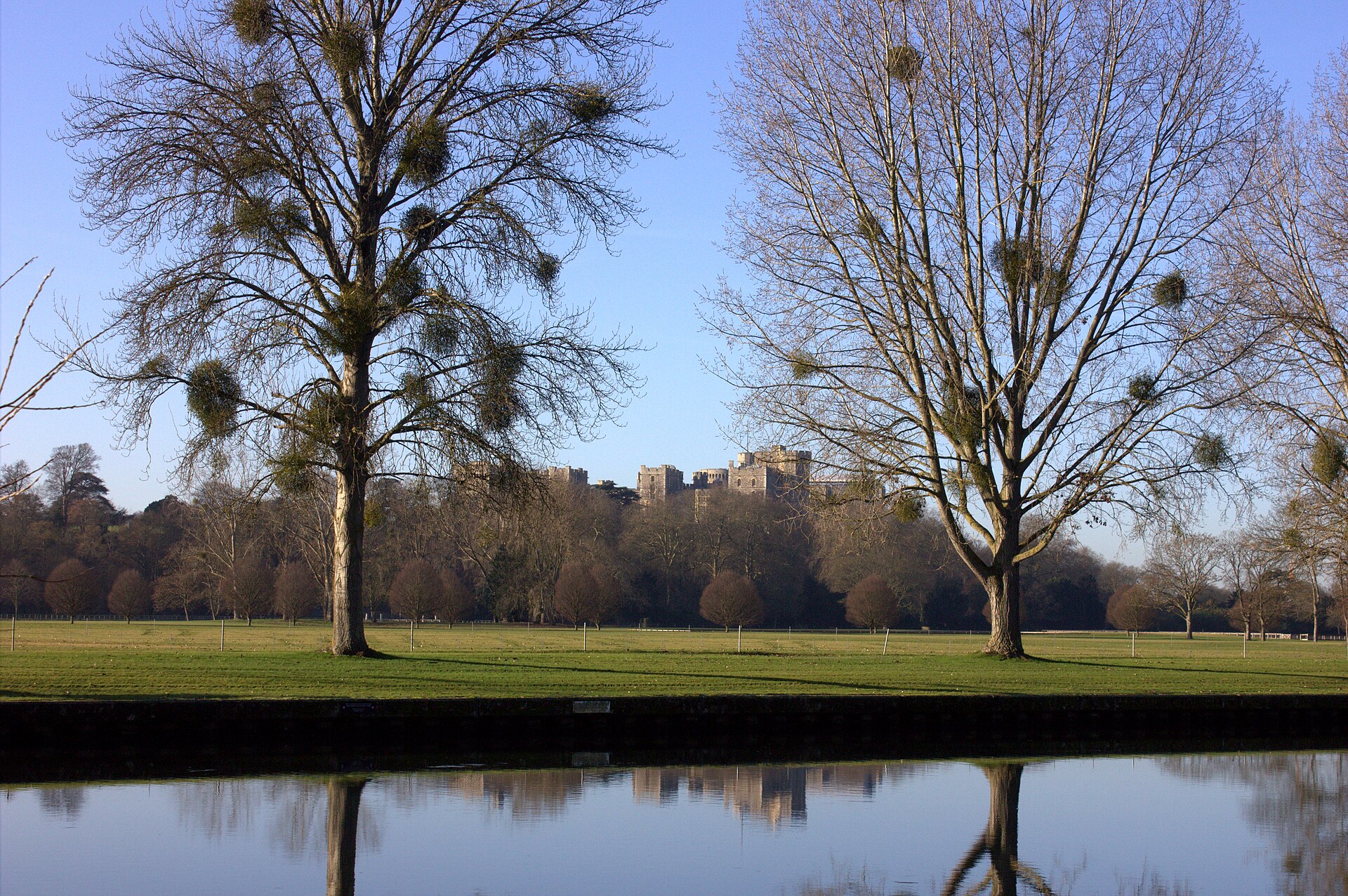 Le château de Windsor vu depuis le sentier le long de la Tamise, près de Datchet
